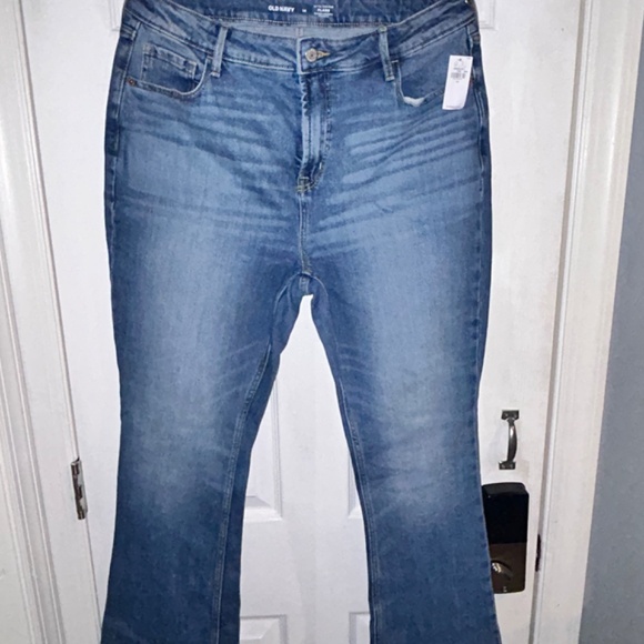 Old Navy Extra High Rise, secret smooth pockets Flare Jeans. Size 14. - Picture 3 of 7